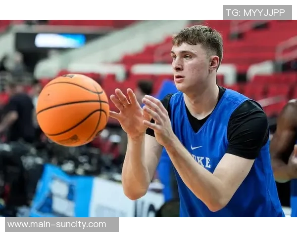 独行侠训练照曝光浓眉佩戴护目镜克莱弗与拉格齐齐亮相展现状态