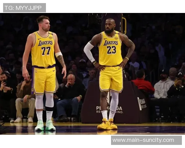 湖人防守失效詹姆斯体能透支东契奇拼尽全力难挽败局